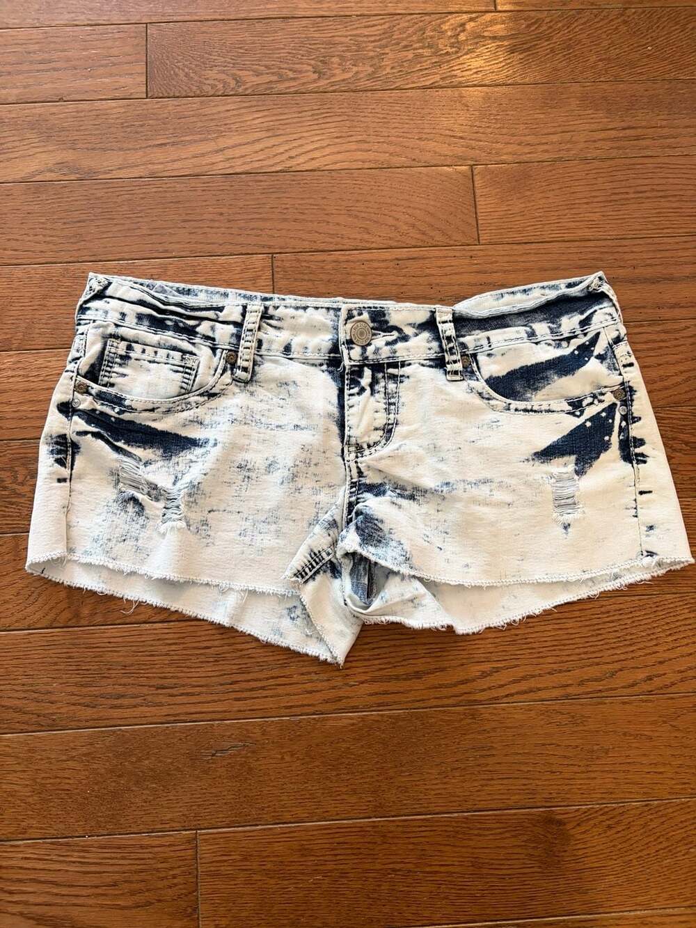 True 21 Light Wash Distressed Denim Shorts - Size 5/6